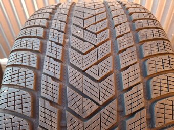 Predám zimné pneu.Pirelli dvojrozmer-R20 - 2