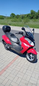Maxi scooter Aprilia Atlantic 125. - 2