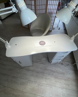 Manikersky stolik - 2