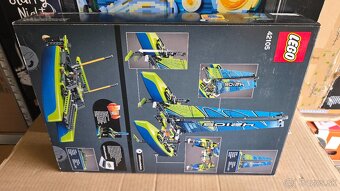 LEGO Technic 42105 Katamarán - 2