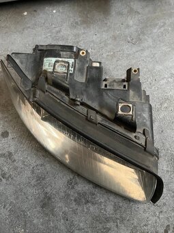 Predné svetla Audi A4 B6 - 2