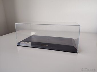Vitrína na model 1:18 - 2