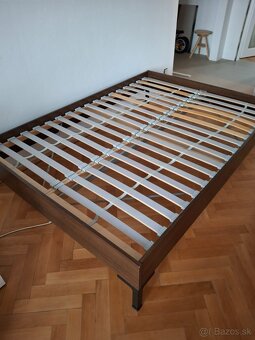 Posteľ s roštom 140x200 - 2
