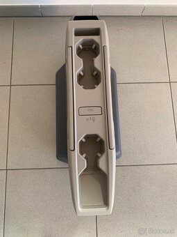 Stolek do Multivanu T7 - 2