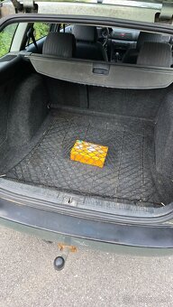 zadna roletka do kufra Octavia 1 - 2