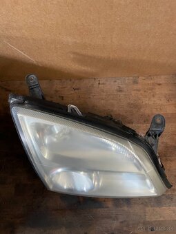 Predné práve svetlo Opel Vectra C - 2