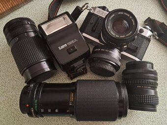 Canon AE-1 s príslušenstvom - 2