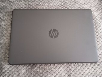 predám notebook HP 250 G6 , WINDOWS 8.1 - 2