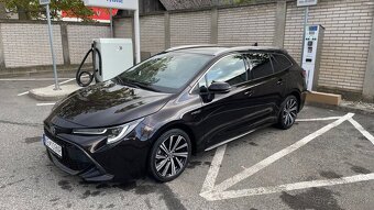 Toyota Corolla TS 1.8 Hybrid, 2021, 40 000 km, ZÁRUKA - 2