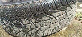 Predám pneu 215/55r16 celorocne - 2