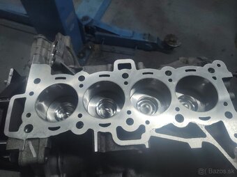 Kúpim motor 2,0 diesel land Rover - 2