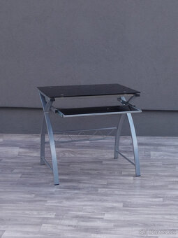 Stôl počítačový . - 2