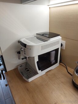 Kávovar delonghi - 2