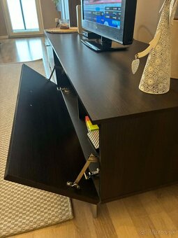 Predám TV stolík – tmavá farba - 2