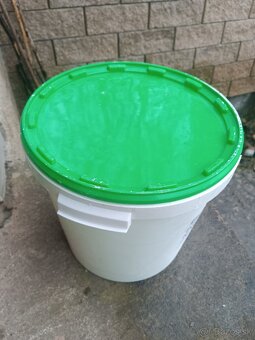 Plastova nadoba s usami - 2