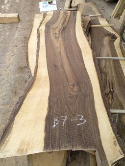 Predám vysušené orechové fošne - 8 cm hrubé - 2