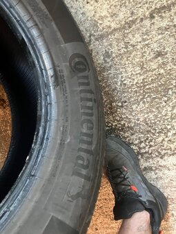 Continental 235/60 R18 - 2
