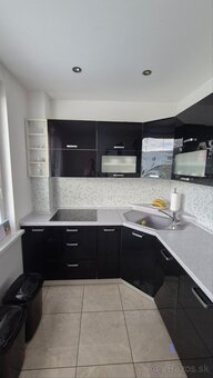 Predam elegantnu ciernu kuchynsku linku - 2
