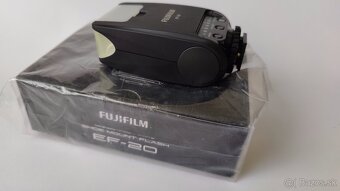 Fujifilm EF-20 TTL Flash - 2