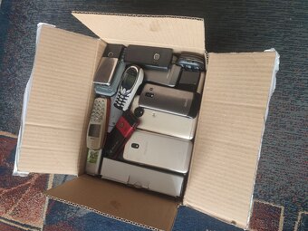 Predám mobily ná náhradné diely - 2