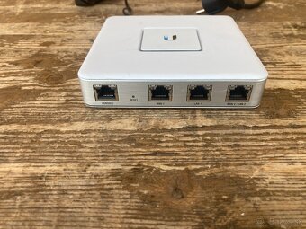 Router Ubiquiti UniFi - Security Gateway (USG) - 2