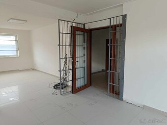Na prenájom kancelársko-obchodný priestor 130 m2 Banská Byst - 2