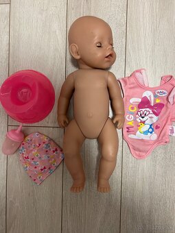 Baby Born bábika 43cm s príslušenstvom a kocikom - 2
