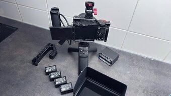 Predám Sony ZV-E10 + objektív 16-50mm - 2