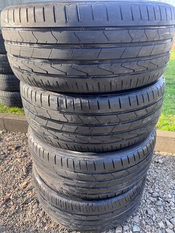 Letne Pneu hankook 235/35 r17 - 2