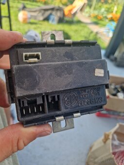 Riadiaca jednotka centrálu/ ovládania okná dveri - 2