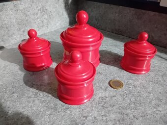 Retro červene dózy - 2