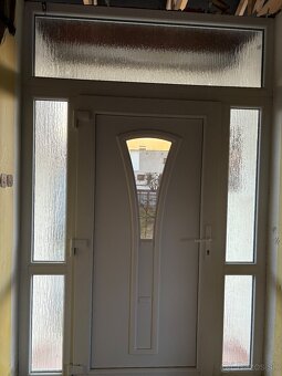 Plastové dvere so svetlíkmi - 2