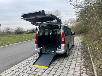 Citroën Berlingo: plošina pro převoz vozíčkáře - 2
