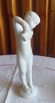 Royal Dux - Chlapec s konvičkou - 2