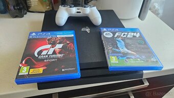 Sony Playstation 4 Pro 1TB + joypad a hry - 2