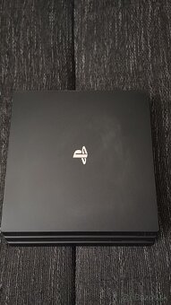 Predam/vymenim PS4 PRO 1TB - 2