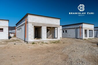 Na predaj 4-izbový bungalov, Rezidencia Trnava pri Laborci - - 2