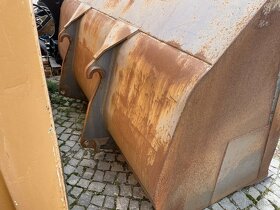 Lyžica na nakladač Volvo L110 / L120 s upínákem - 2