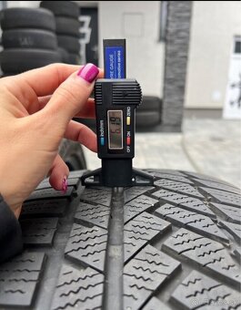 Continental 235/50 R19 zimné - 2