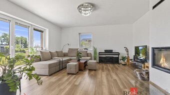 Veľký moderný rodinný dom v obľúbenej lokalite Jaroviec s mo - 2