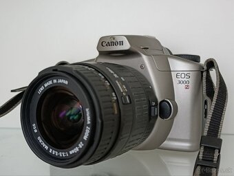 Zrkadlovka Canon EOS s objektívom - 2