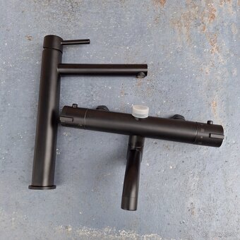 Cierna Termostaticka  vanova bateria + stojankova vysoka - 2