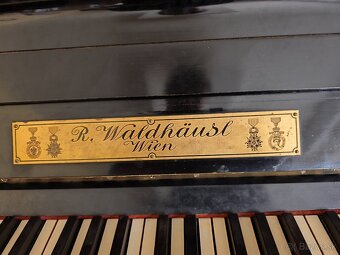 Predám starožitný klavír – krásny kus histórie s dušou - 2