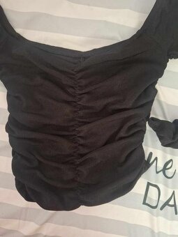 Čierny nariasený top - 2