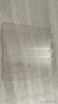 Predám kryty a sklá na iPhone 16e - 2
