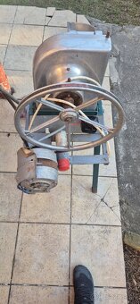 Elektrický rezac na kapustu struhač 220v - 2
