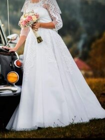 Biele dámske svadobné šaty s krajkou - 2