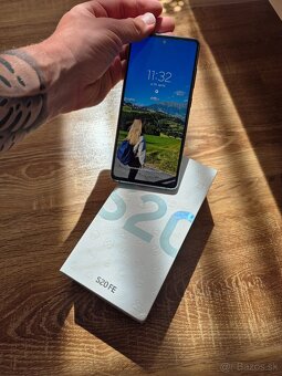 Samsung Galaxy s20 fe - 2