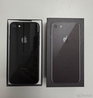  Apple iPhone 8 Space Gray 64 GB - 100 % batéria - 2