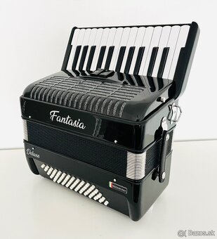 Predám NOVÝ akordeón FANTASIA DE LUXE 60 basový- čiernej far - 2